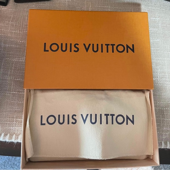 Louis Vuitton Jeanne Wallet - Picture 2 of 5